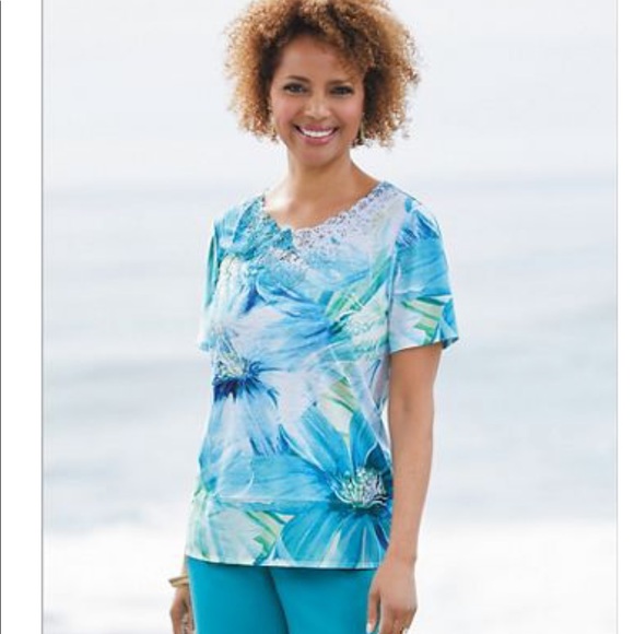 Alfred Dunner Tops - NWT Alfred Dunner blue Hawaiian floral knit top
